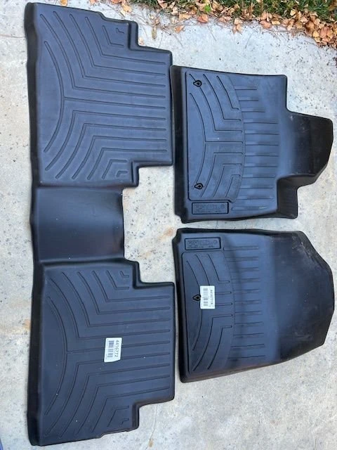 2010 Parts & Memorabilia Seats & Interior - Image 2 of 4