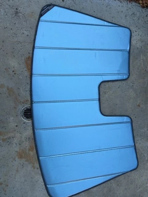2010 Parts & Memorabilia Seats & Interior - Image 3 of 4