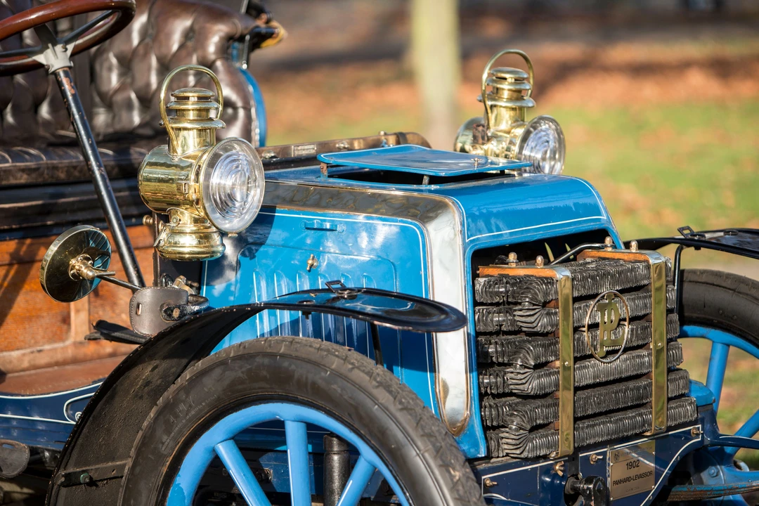Panhard - Image 13 of 30