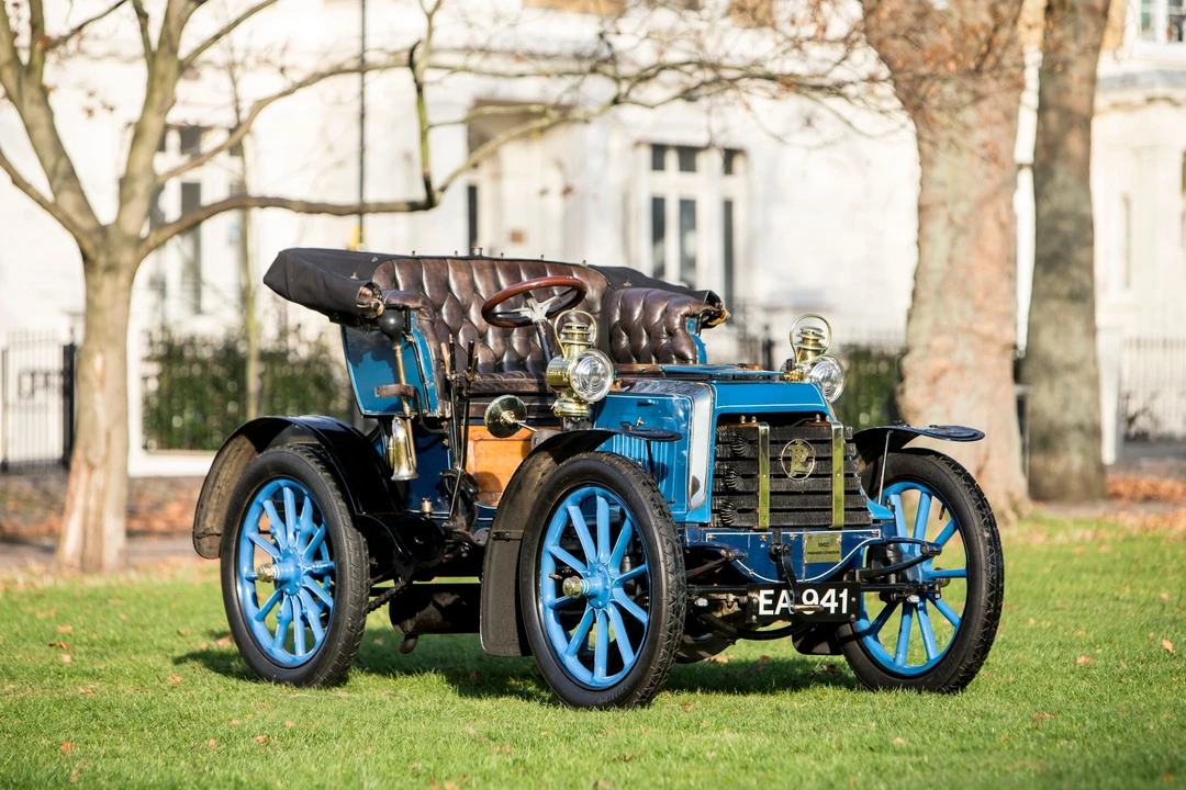 Panhard - Image 4 of 30