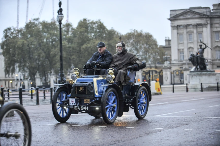 Panhard - Image 2 of 30