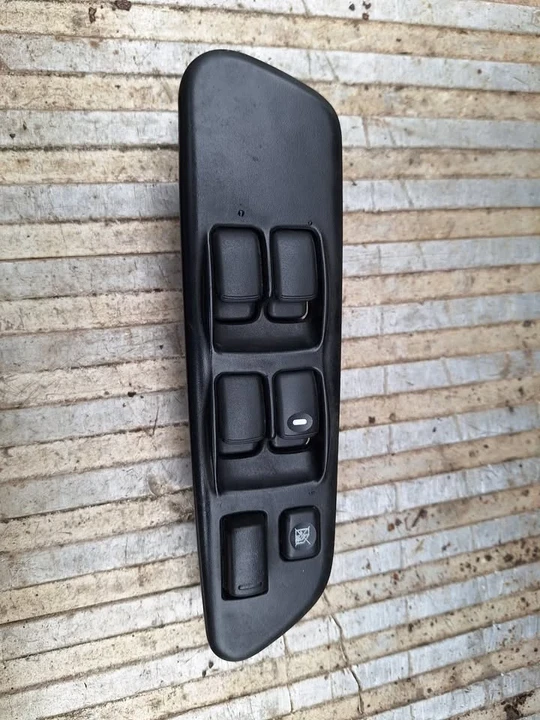 2005 Mitsubishi Eclipse 3rd Gen - Image 3 of 4