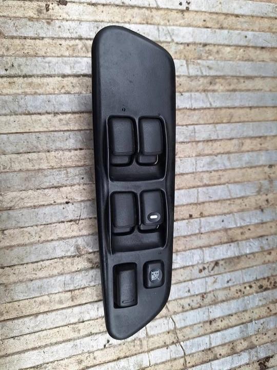 2005 Mitsubishi Eclipse 3rd Gen - Image 3 of 4