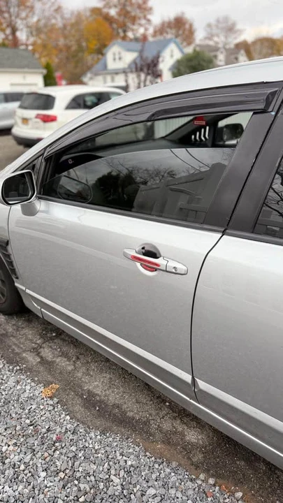 2010 Honda Civic 8th Gen - Image 4 of 4