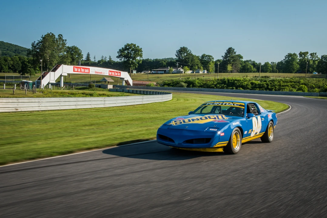 1990 Pontiac Firebird Trans Am 3rd Gen - Image 9 of 31