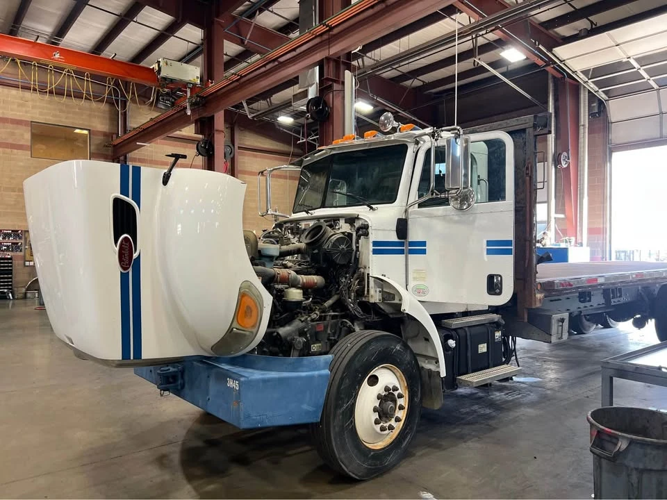 Peterbilt - Image 2 of 6