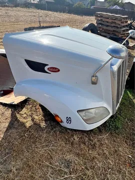 2014 Peterbilt 587 Hood