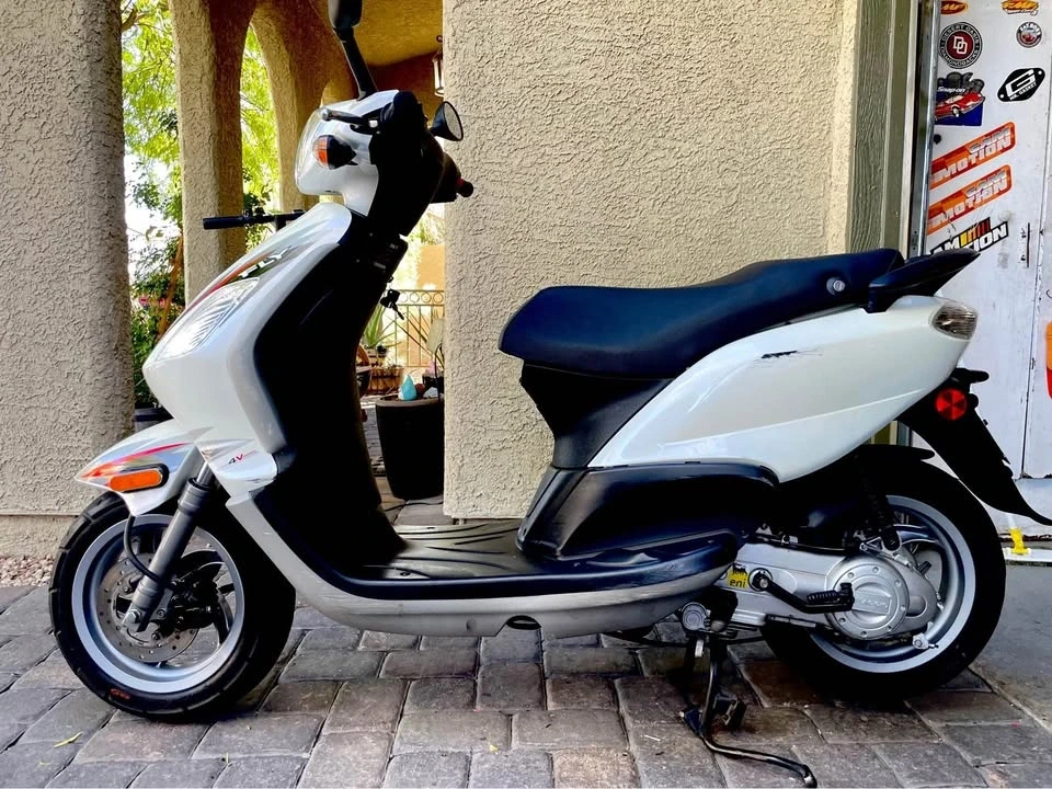Piaggio - Image 8 of 10