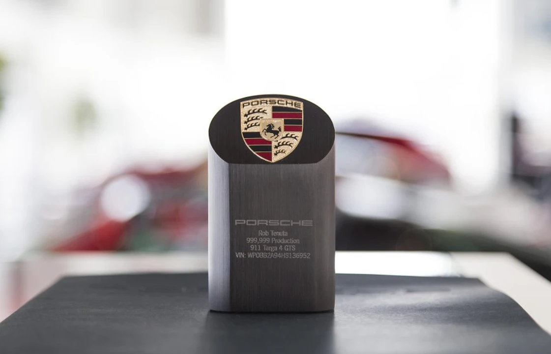 2017 Porsche 911 - Image 2 of 10