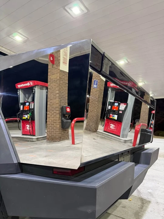 Tesla Cybertruck - Image 2 of 6