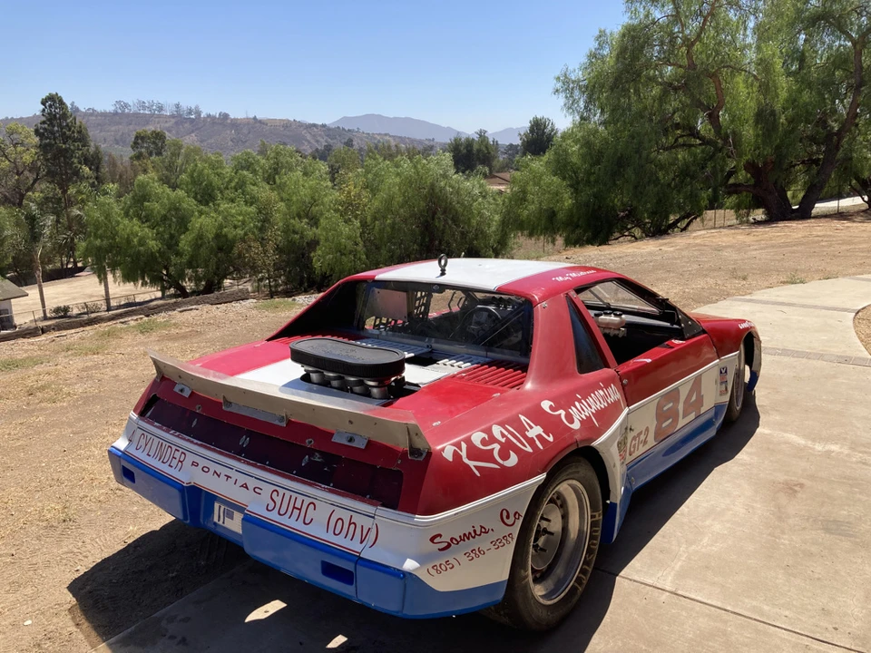 Pontiac Fiero - Image 14 of 31