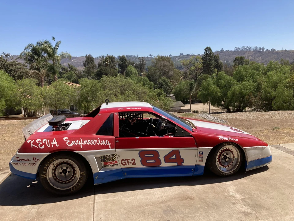 Pontiac Fiero - Image 12 of 31