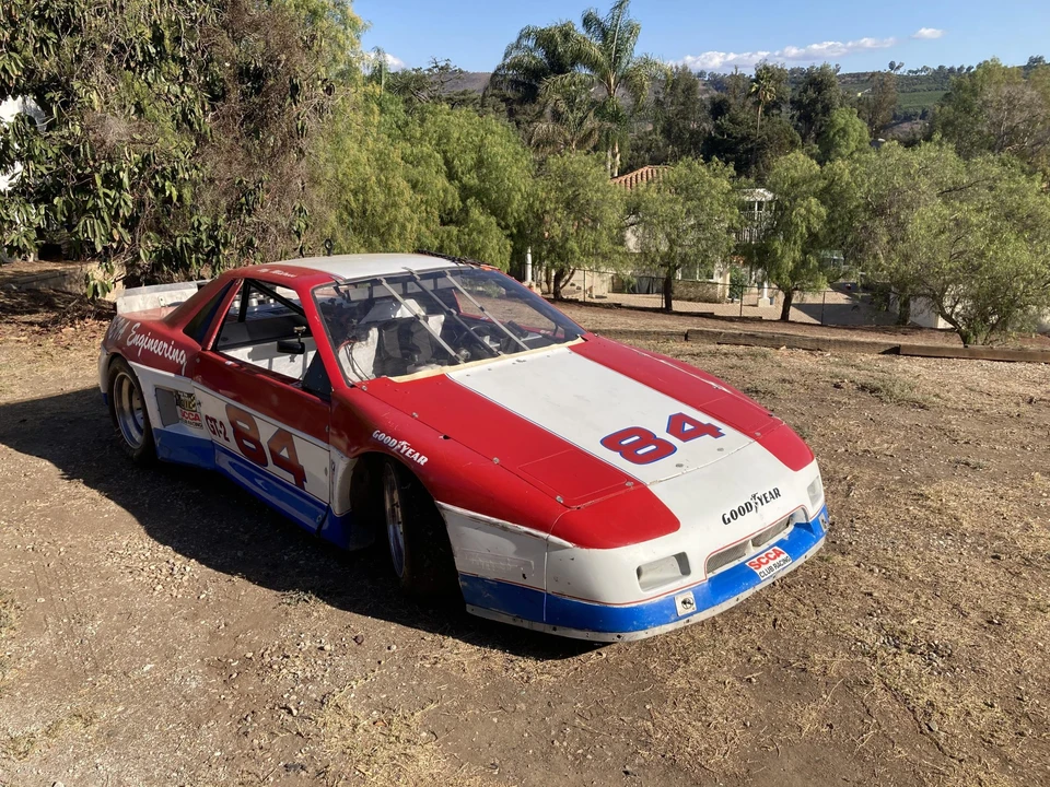 Pontiac Fiero - Image 7 of 31