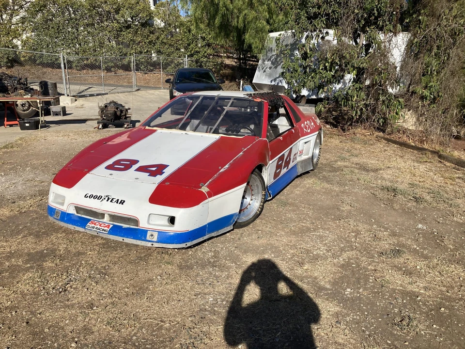 Pontiac Fiero - Image 3 of 31
