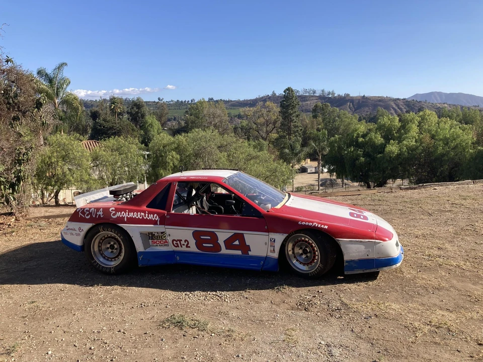 Pontiac Fiero - Image 10 of 31