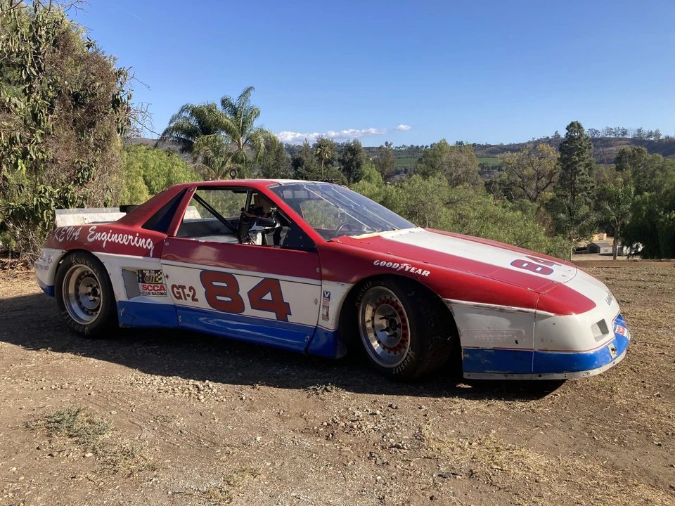 Pontiac Fiero - Image 9 of 31