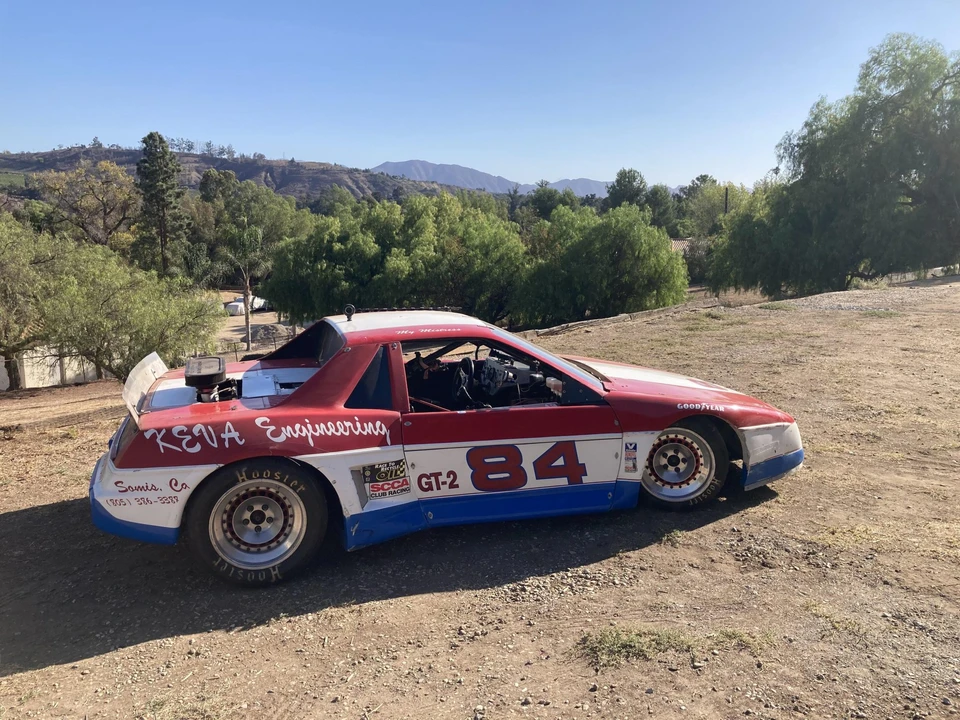Pontiac Fiero - Image 11 of 31