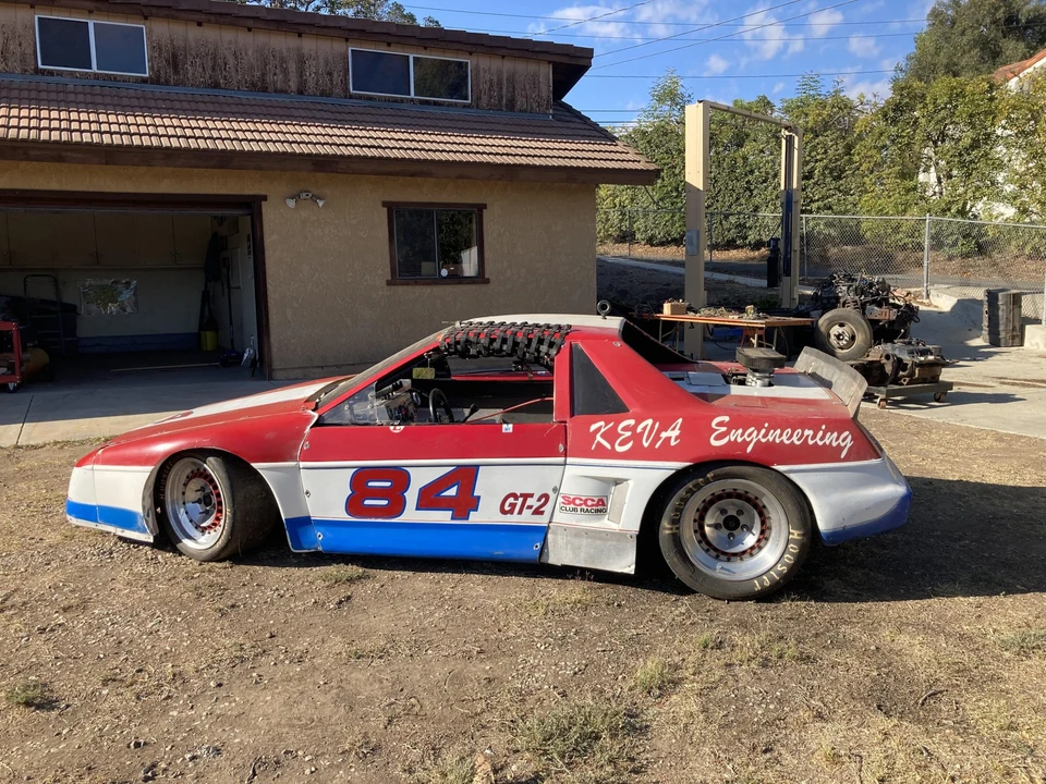 Pontiac Fiero - Image 17 of 31
