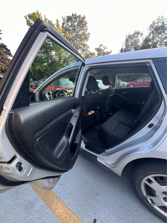 2009 Pontiac Vibe - Image 3 of 10