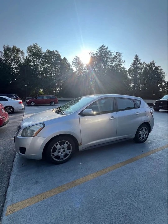 2009 Pontiac Vibe - Image 2 of 10