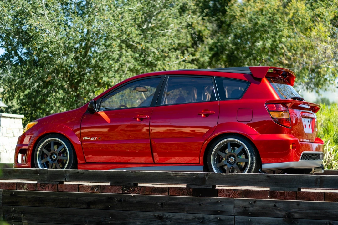 Pontiac Vibe - Image 15 of 31