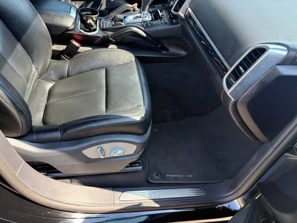 2017 Porsche 958 Cayenne - Image 14 of 18