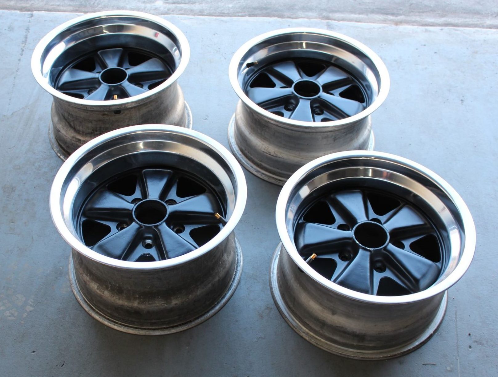 Porsche 15×8/9′′ Fuchs Wheels