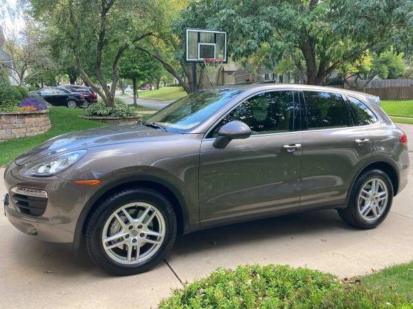2011 Porsche 958 Cayenne S - Image 2 of 18