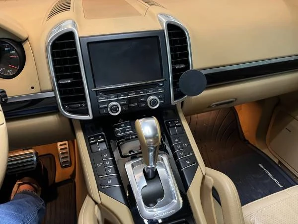 2011 Porsche 958 Cayenne S - Image 10 of 18