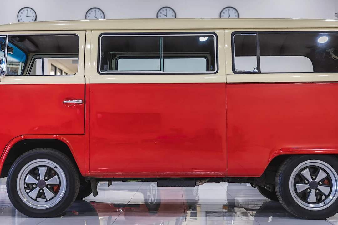 1973 Volkswagen Bay-Window Bus - Image 19 of 31