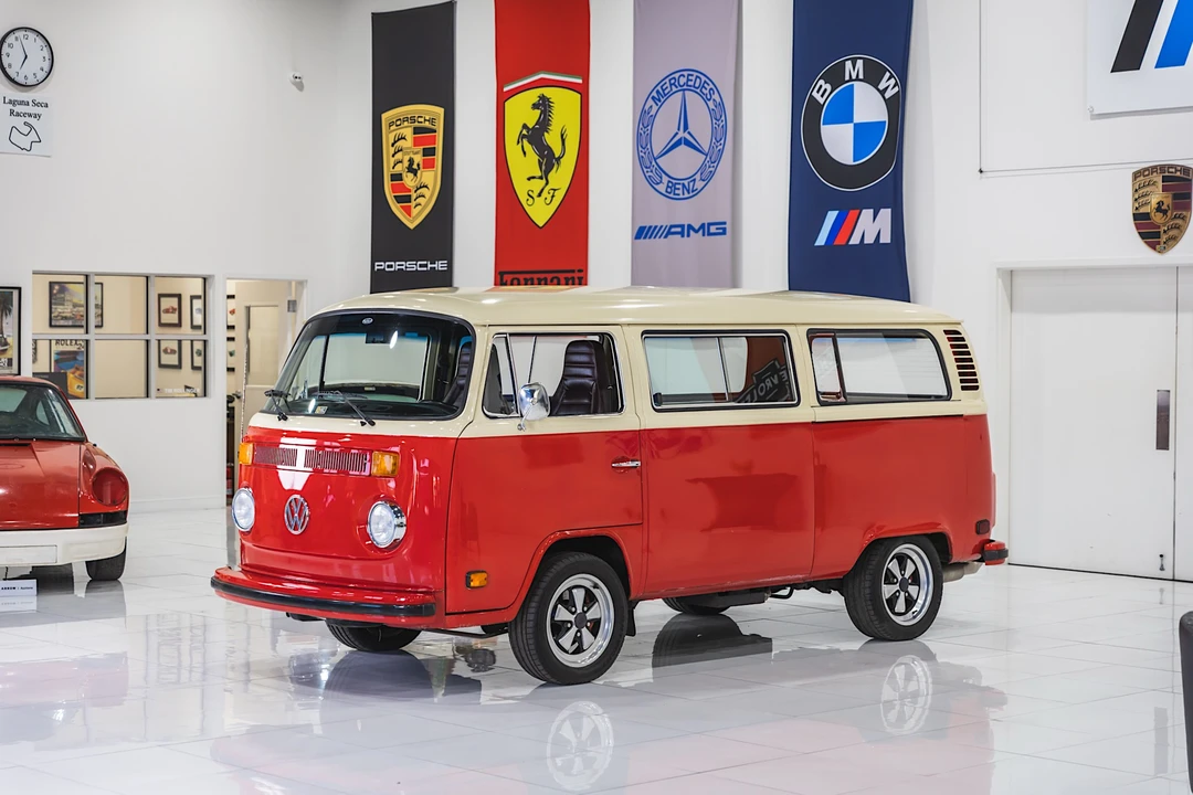 1973 Volkswagen Bay-Window Bus - Image 10 of 31