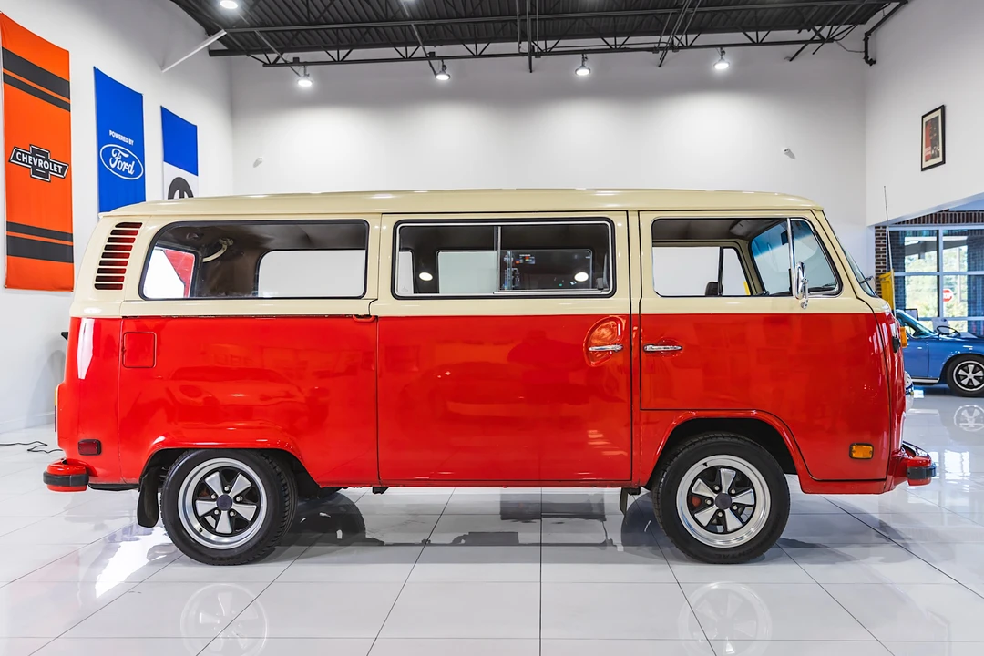 1973 Volkswagen Bay-Window Bus - Image 15 of 31