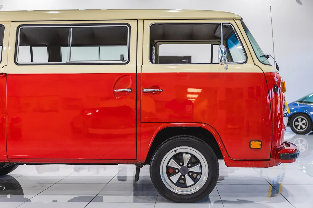 1973 Volkswagen Bay-Window Bus - Image 23 of 31