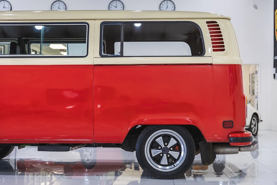 1973 Volkswagen Bay-Window Bus - Image 20 of 31