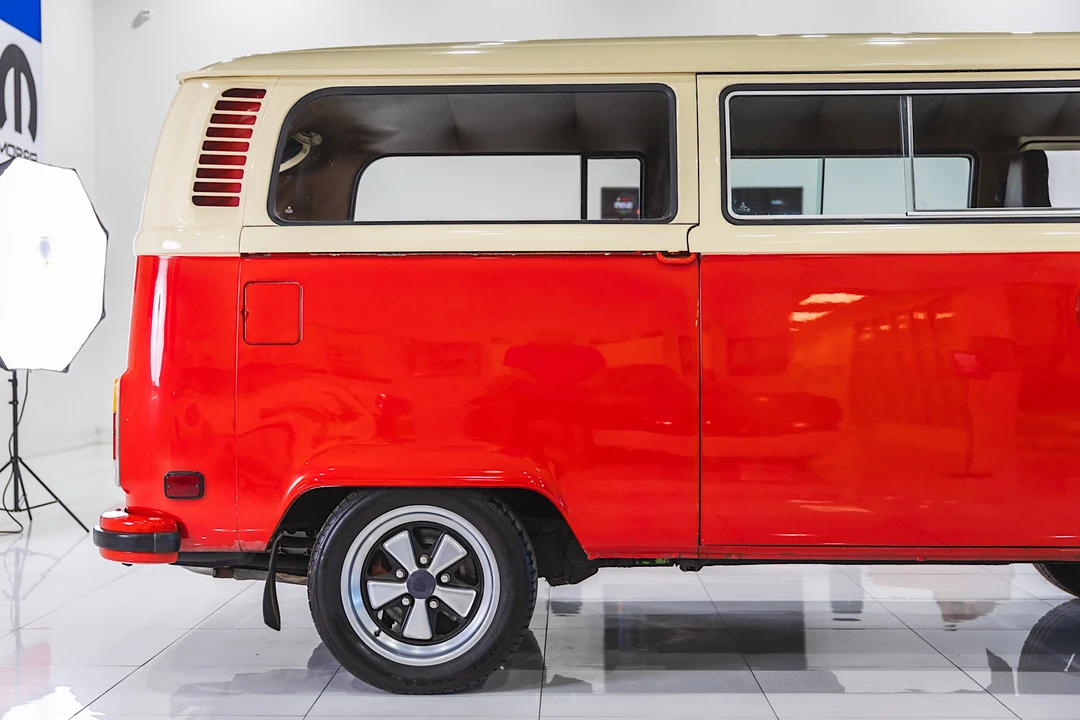 1973 Volkswagen Bay-Window Bus - Image 21 of 31