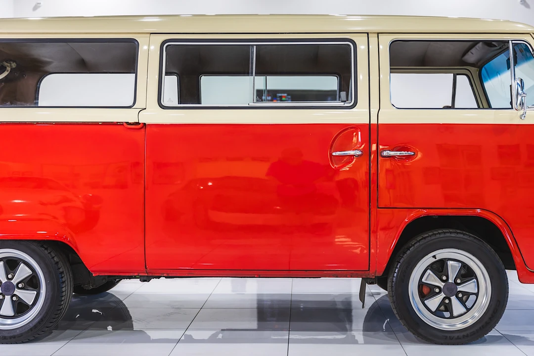 1973 Volkswagen Bay-Window Bus - Image 22 of 31
