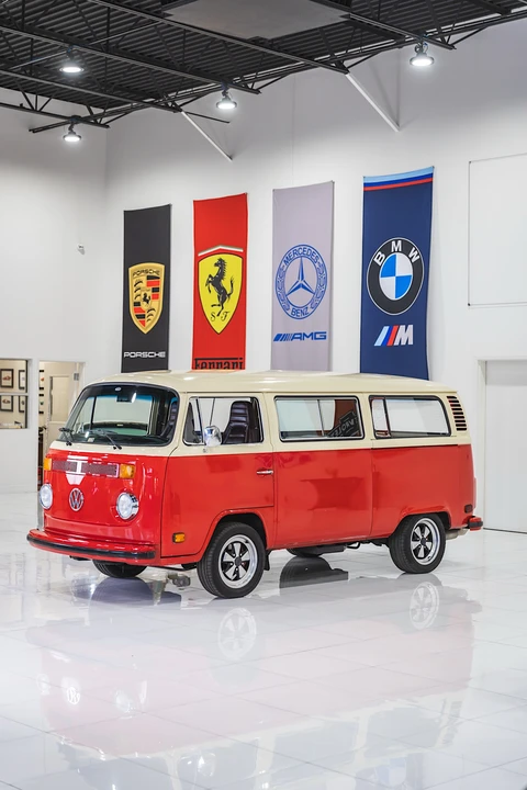 1973 Volkswagen Bay-Window Bus - Image 9 of 31