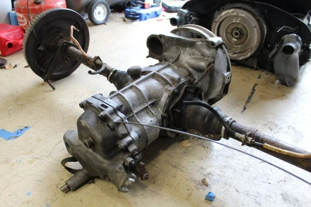 Parts & Memorabilia Gearboxes - Image 2 of 4
