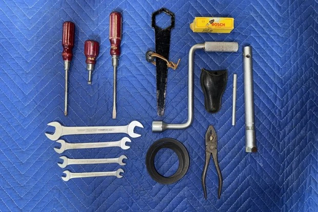 Parts & Memorabilia Tools - Image 3 of 3