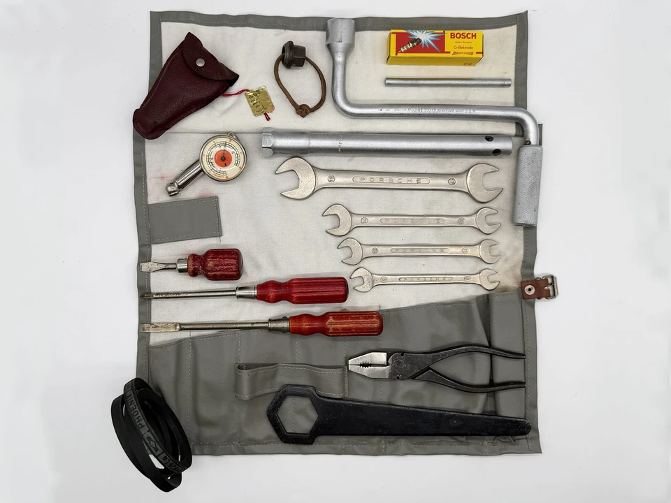 Parts & Memorabilia Tools - Image 7 of 31