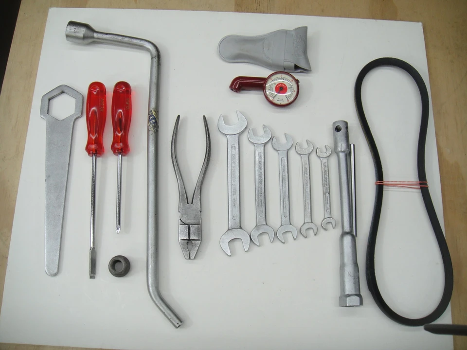 Parts & Memorabilia Tools - Image 2 of 3