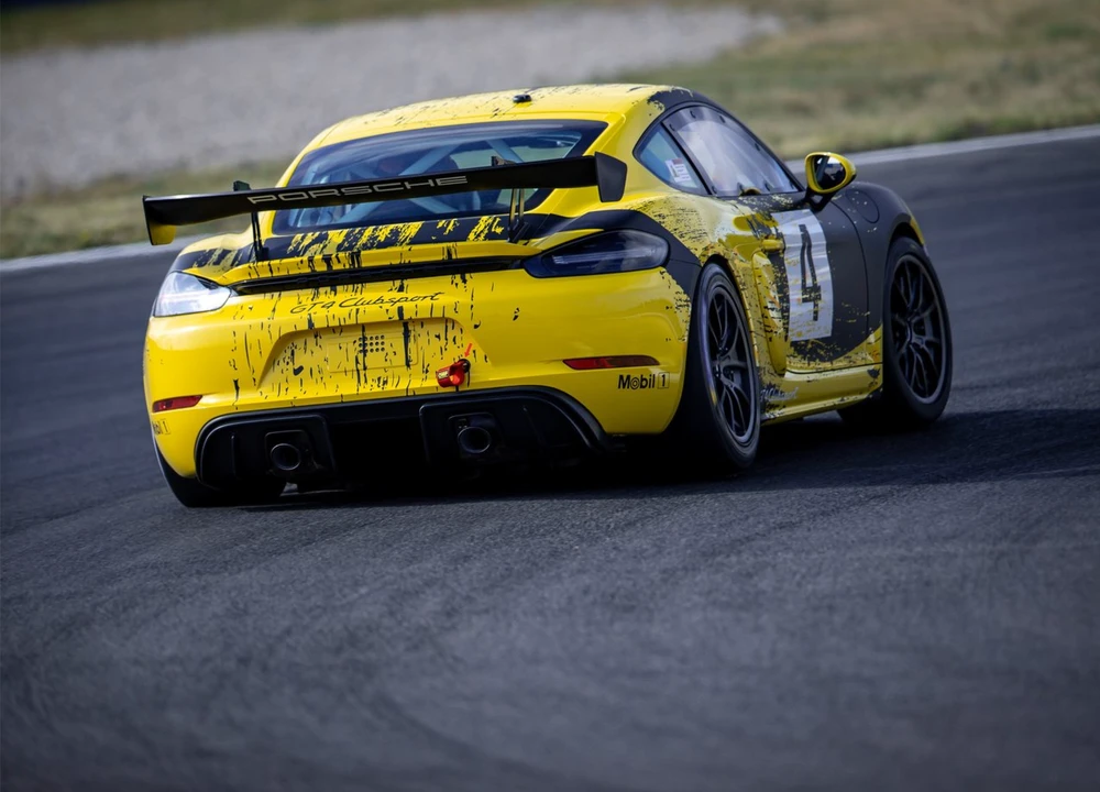 2019 Porsche 718 Cayman GT4 Clubsport - Image 2 of 9