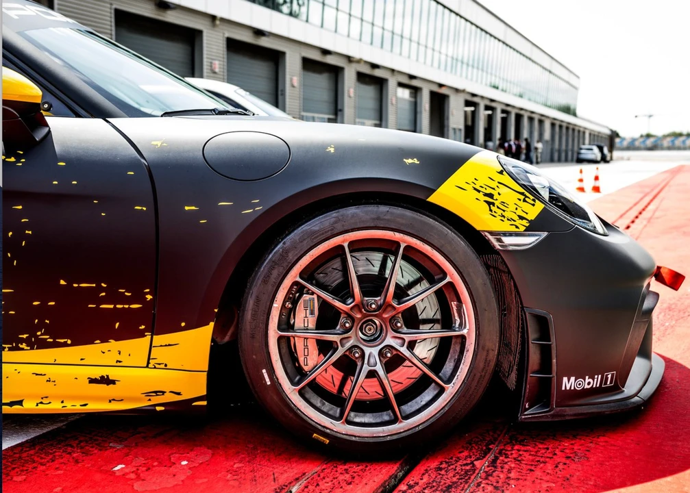 2019 Porsche 718 Cayman GT4 Clubsport - Image 7 of 9