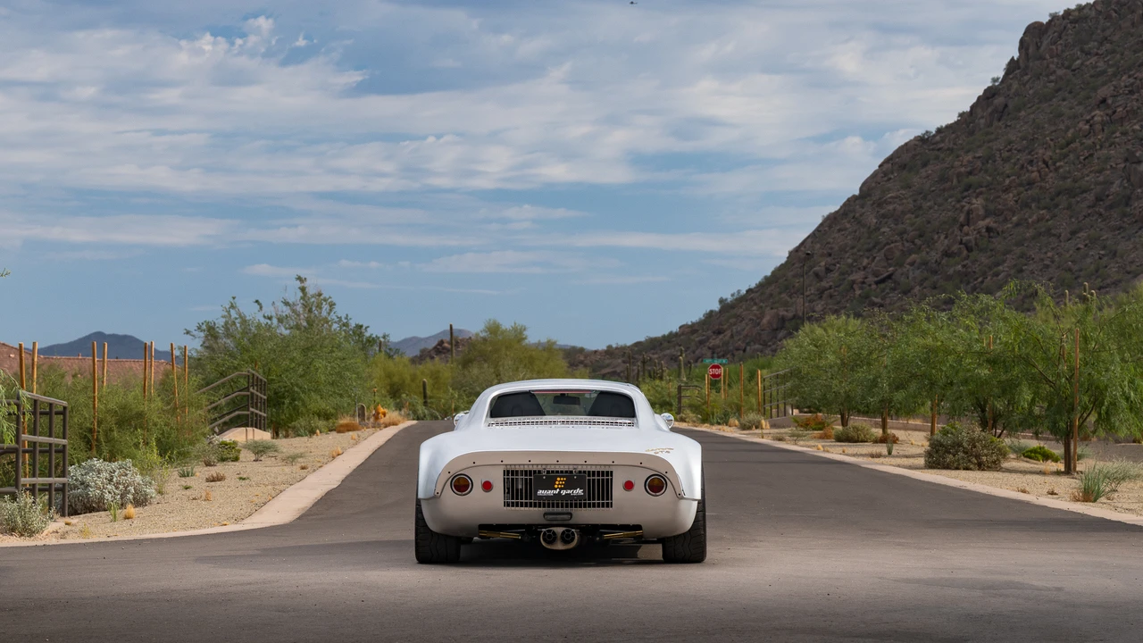 Porsche Sports Prototypes Replica - Image 20 of 31