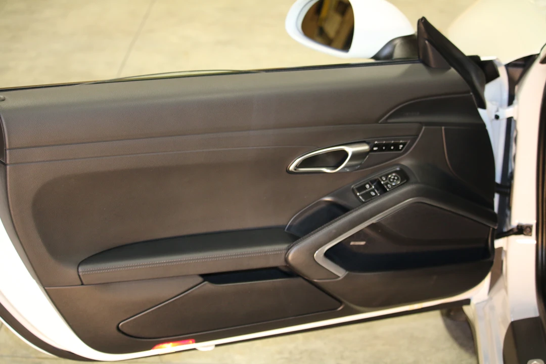 2013 Porsche 991 Carrera 4S - Image 9 of 10