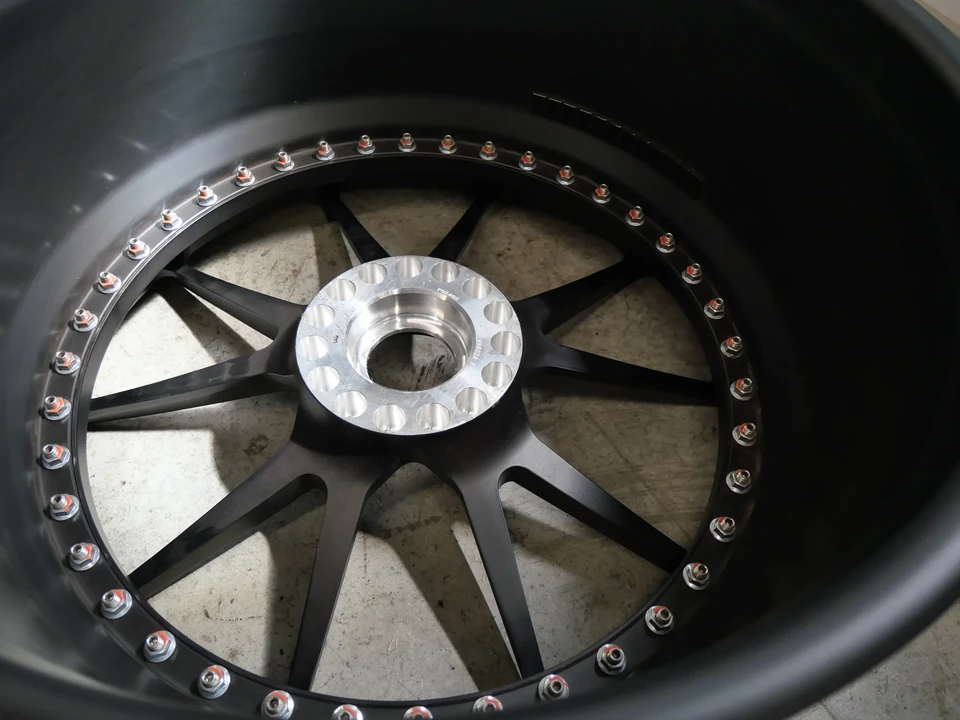 Porsche 911 - Image 17 of 31