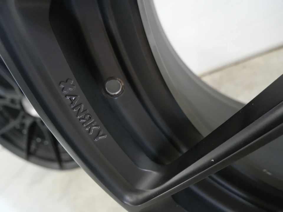 Porsche 911 - Image 27 of 31