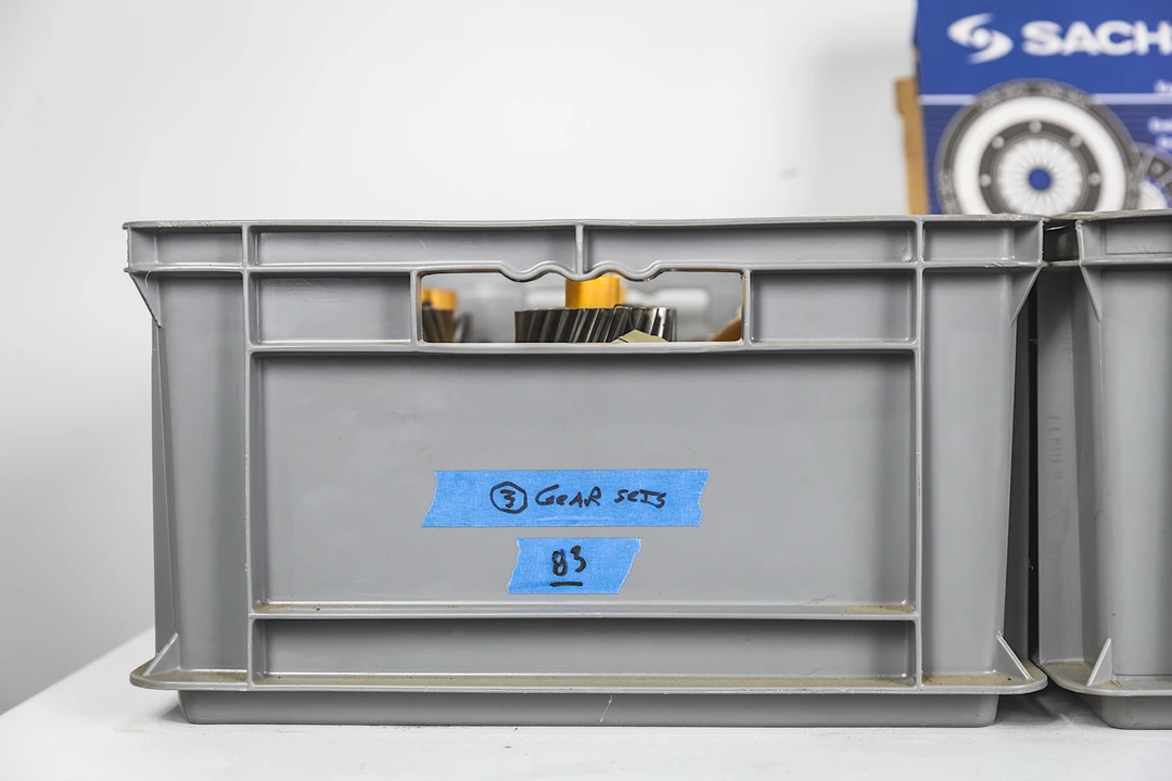 0 Parts & Memorabilia Gearboxes - Image 2 of 11