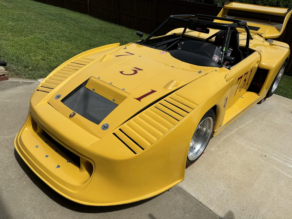 Porsche 911 T F-Body LWB - Image 2 of 31
