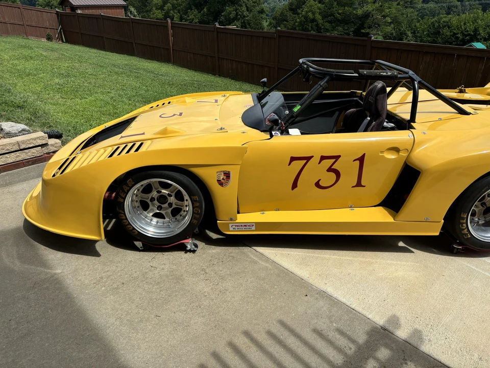 Porsche 911 T F-Body LWB - Image 14 of 31